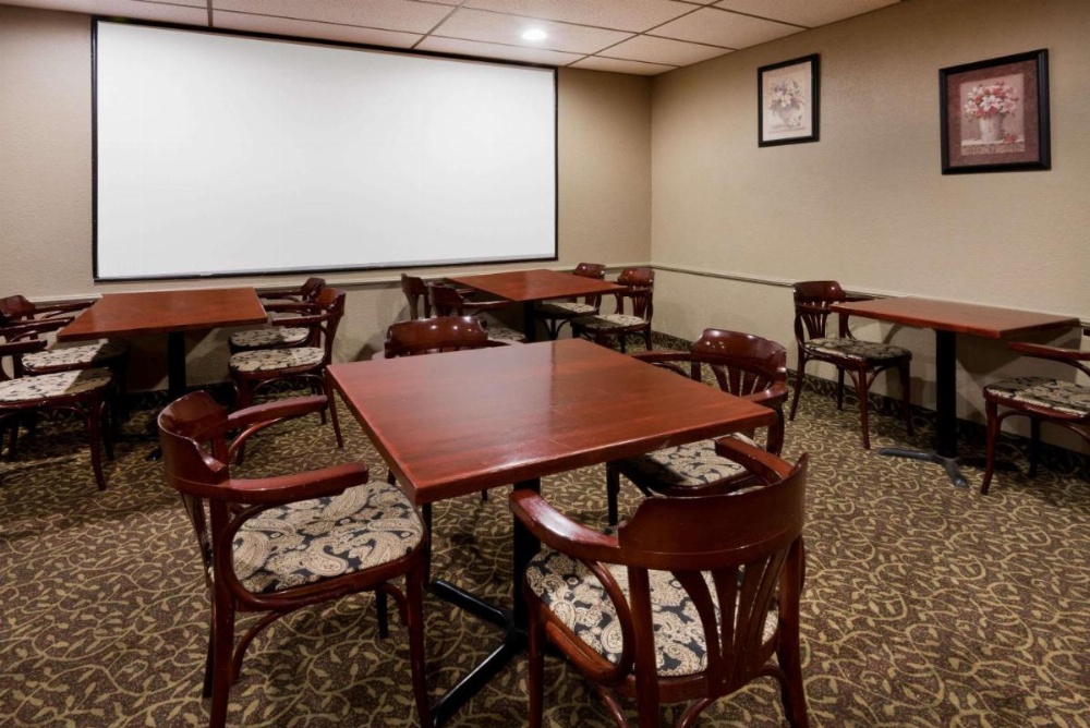 Days Inn by Wyndham Batavia Darien Lake Theme Park Image 11
