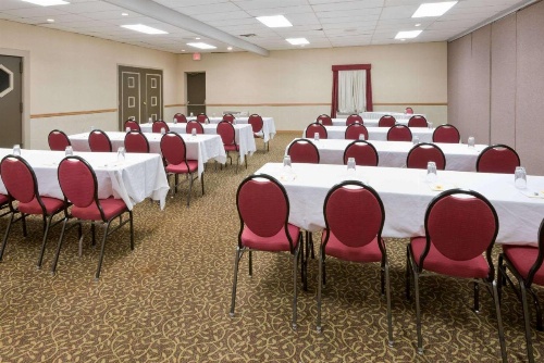 Days Inn by Wyndham Batavia Darien Lake Theme Park image 14