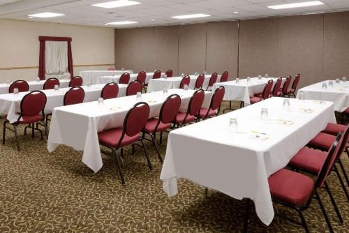 Days Inn by Wyndham Batavia Darien Lake Theme Park image 6